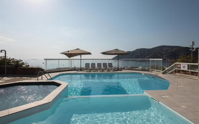 Riviera Beach Hotel