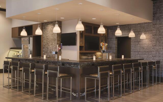 Embassy Suites by Hilton The Woodlands at Hughes Landing