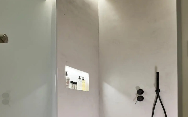Cama Luxury Suites Kavouri