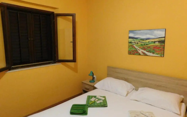 Apartments Leo Janjina