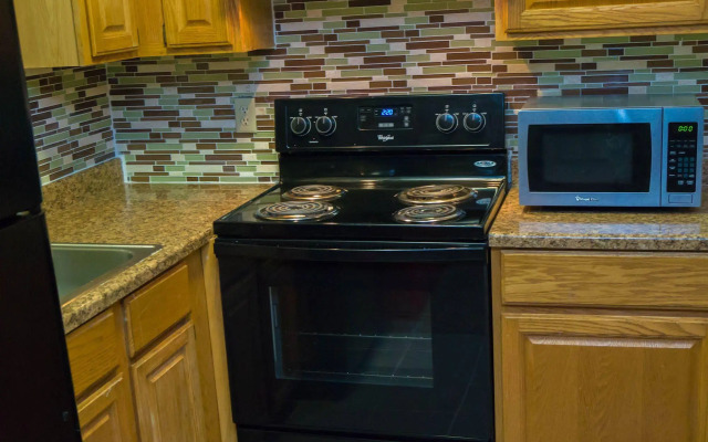 Sullivan Trail Inn & Suites