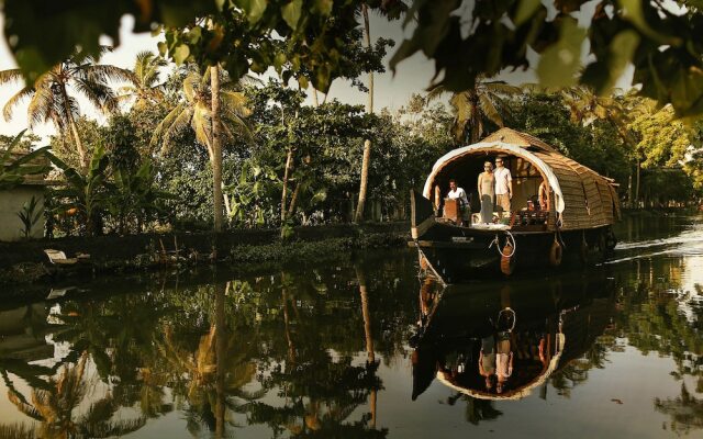 Spice Coast Cruises CGH Earth-Houseboat