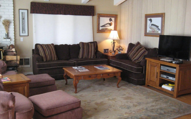 Chateau Sans Nom by Mammoth Reservation Bureau