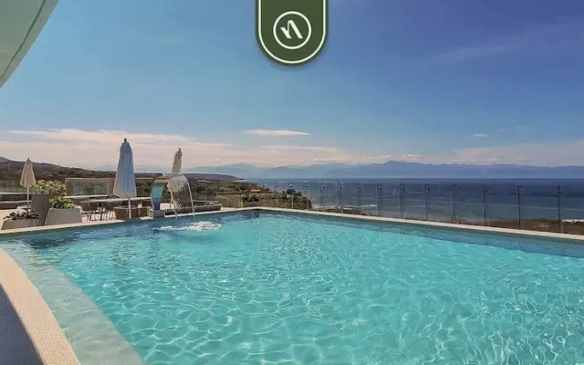 New 3BR Condo - Oceanview Terrace - Private Beach