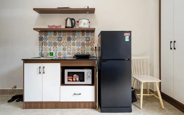 Hearth and Home De Tham