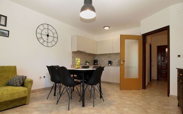 Apartment 1868
