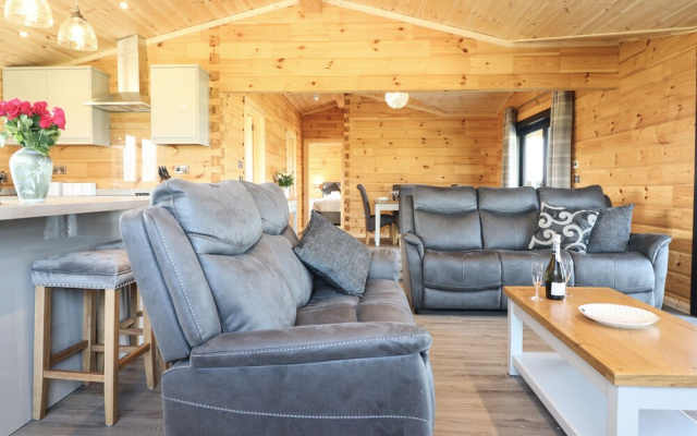 Bacheiddon Log Cabin