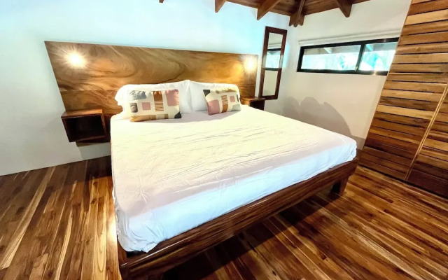 Makanas Beach Bungalows