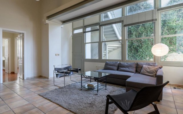 A Beautiful 2 bdr House in the Heart of Plaka