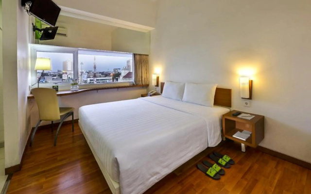 Whiz Hotel Pemuda Semarang – Guest Rooms – Semarang