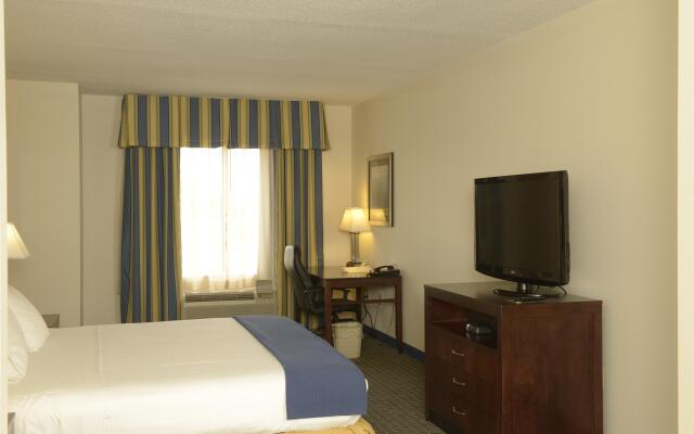 Holiday Inn Express & Suites Wilson-Downtown by IHG