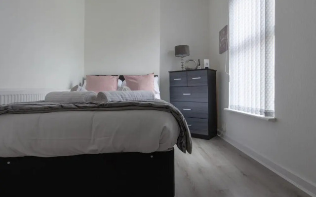 Lux Apartments 4 Bedroom House Sutcliffe