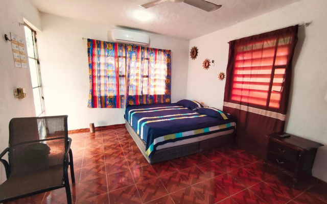 CASA LILI LUXURY VALLADOLID "Fast Wifi, Hot Water, Kitchen & TV"