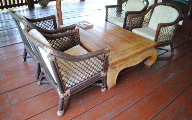 Harry's Bungalows & Restaurant