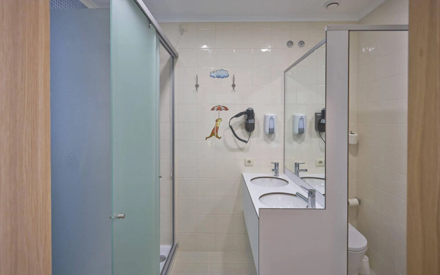 Welcome In - Suites & Hostel