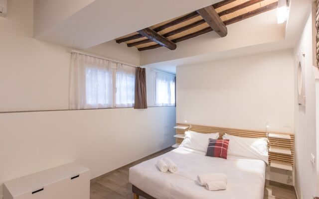 Rental In Rome Trastevere White Apartment