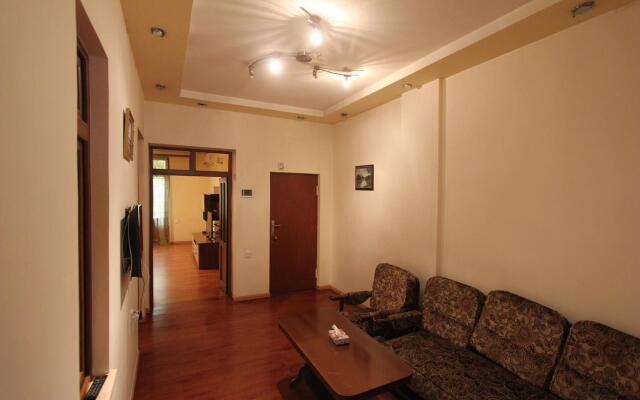 FlatsInYerevan - Apartments on Tpagrichner Street