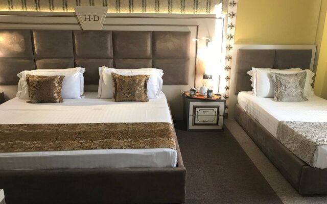 Hotel Deluxe