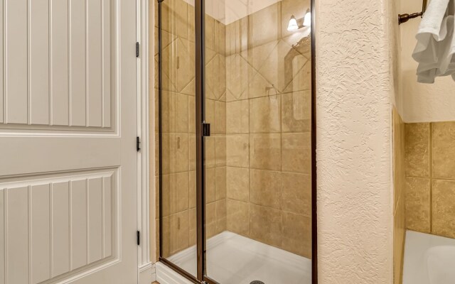 Scenic Terrace 2 Bedroom Condo by Redawning