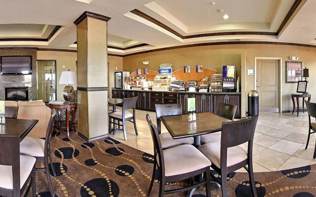 Holiday Inn Express Hotel & Suites Clovis by IHG