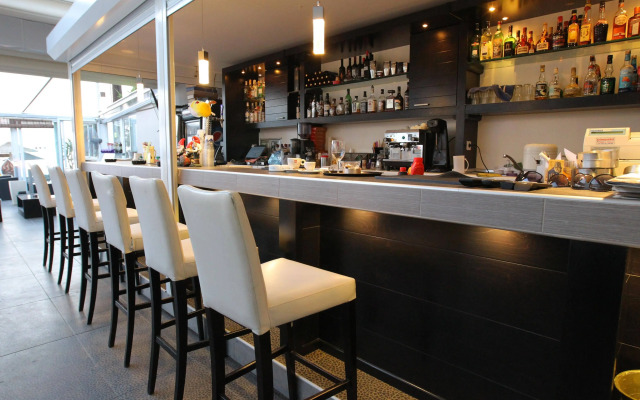 Meliton Inn Hotel & Suites