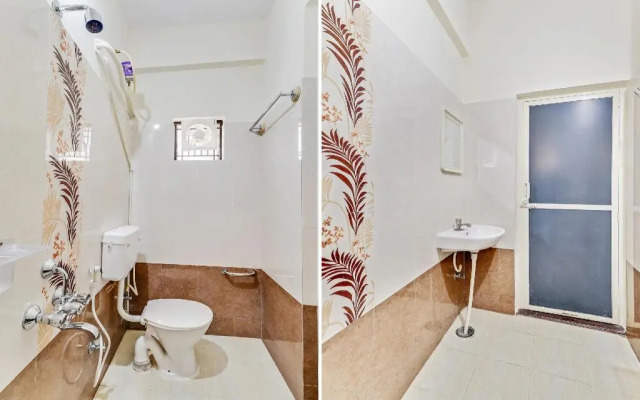 Adyah Comforts by OYO Rooms