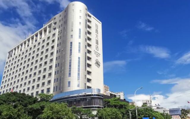 Platinum Crystal Hotel