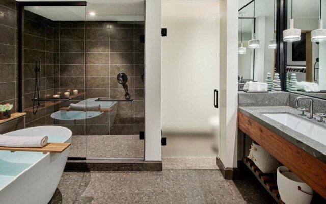 The Cloudveil, Autograph Collection