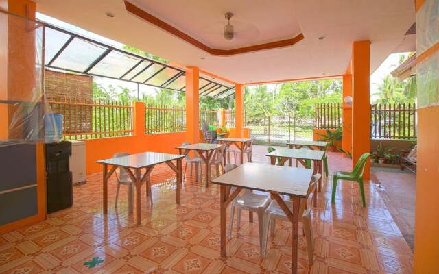 J5 Guest House & Restobar by OYO Rooms