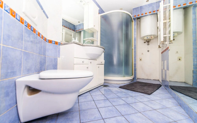 Cozy, Spacious & Sunny in Heart of City Center