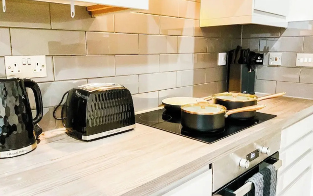 Spacious City Centre Apartment for Up to 5