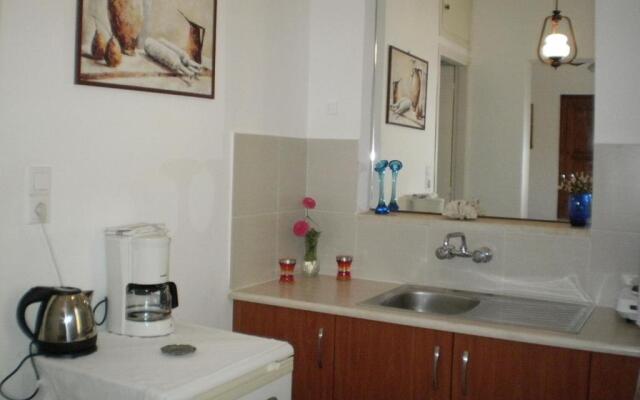 Elli Studios & Apartments