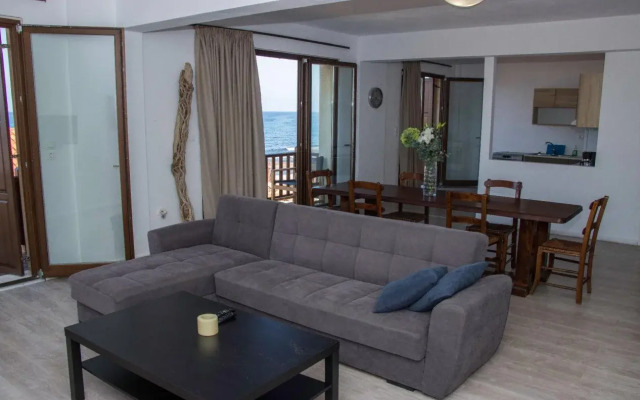 Volakas Beachfront Suites