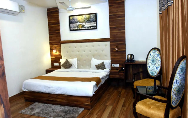 OYO 22115 Hotel D Plaza
