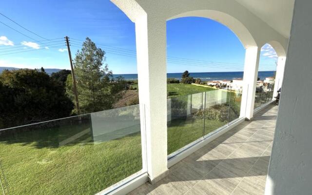 White House studio with sea view and parking