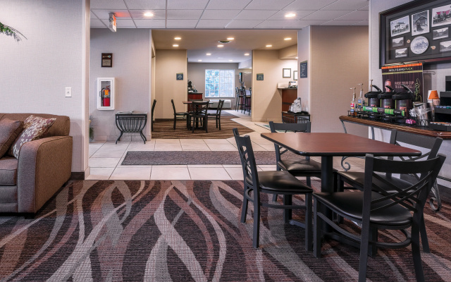 Cobblestone Inn & Suites - Durand
