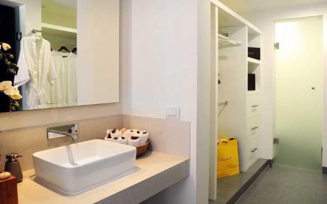 Pure All Suites at Nick Price Residences
