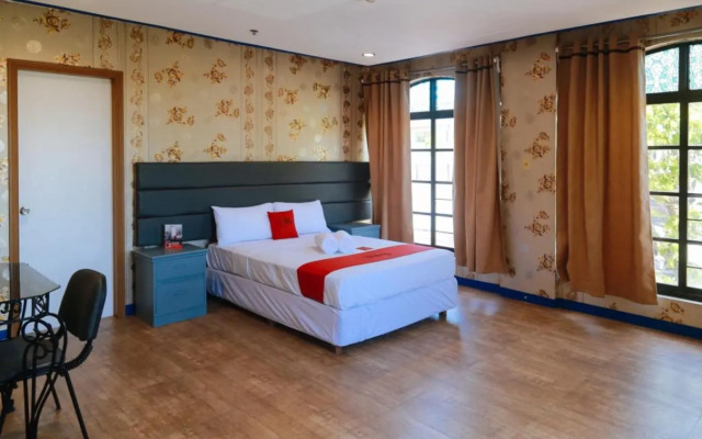 RedDoorz Plus @ Castle Chateau Iloilo