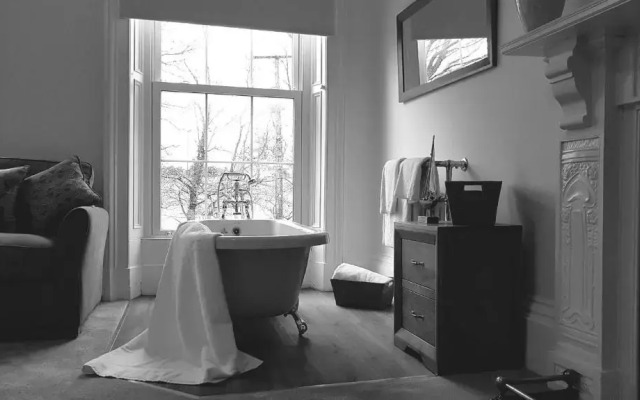 Torrs Warren Country House Hotel