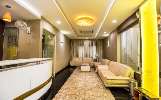 FabHotel Alreef Residency Vadaplani