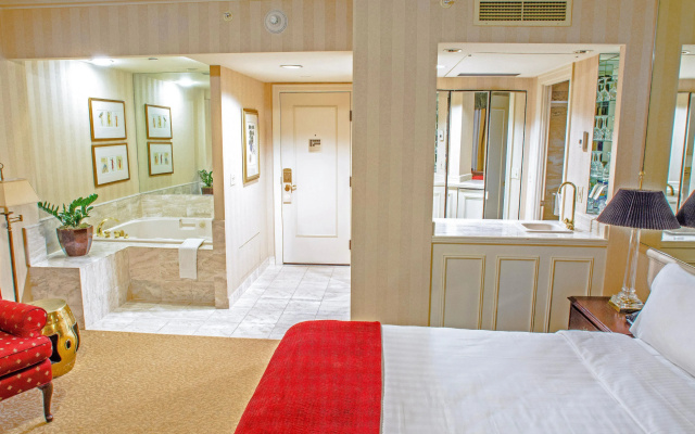 Mayflower Park Hotel