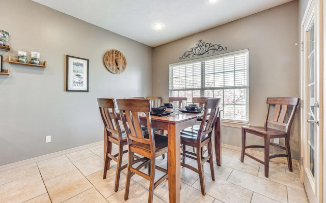 Relax Fireside: Branson West Gem w/ Hot Tub Access