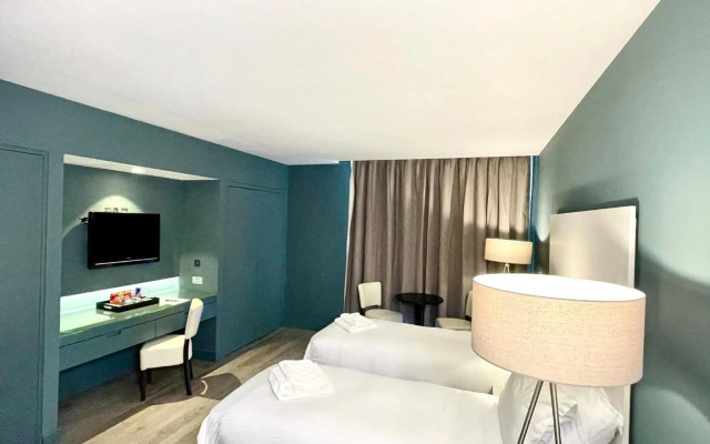 Axiom Park Hotel