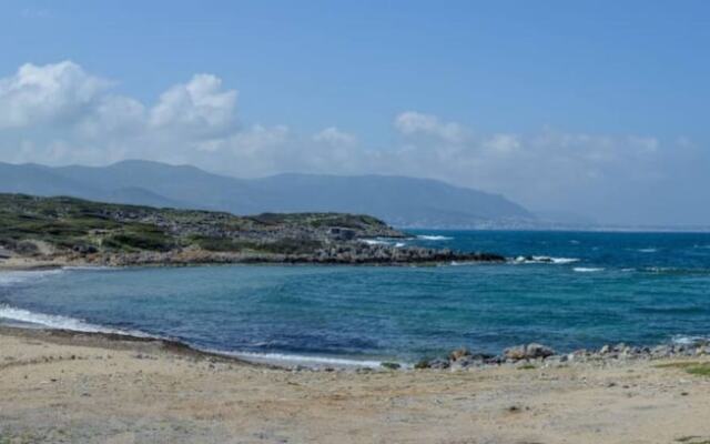 Green Luxury Villa Near The Sea
