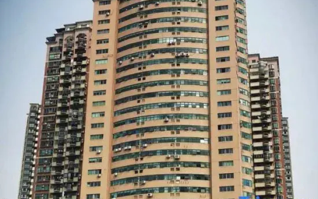 Side Rainbow Hostel