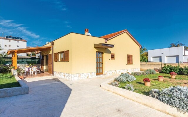 Stunning Home in Liznjan With Wifi and 2 Bedrooms