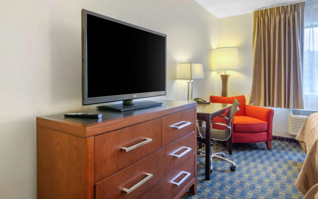 Quality Inn & Suites Lakewood - Denver Southwest