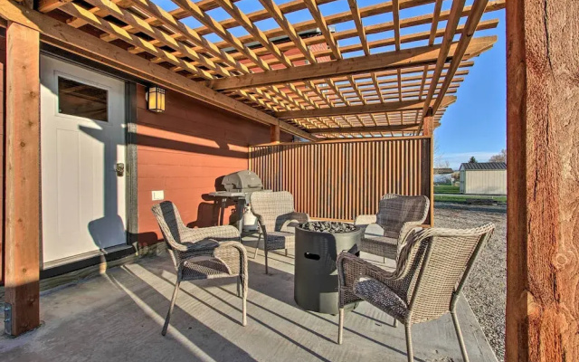 Updated Townhouse w/ Pergola, Walk to Downtown!