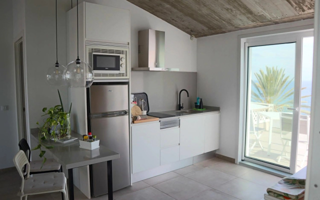 Durmiendo sobre el mar, Vivienda Los Riscos