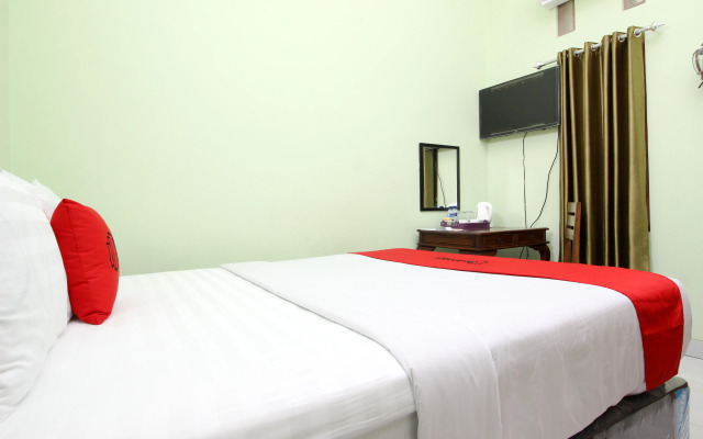 RedDoorz Plus near Taman Sari